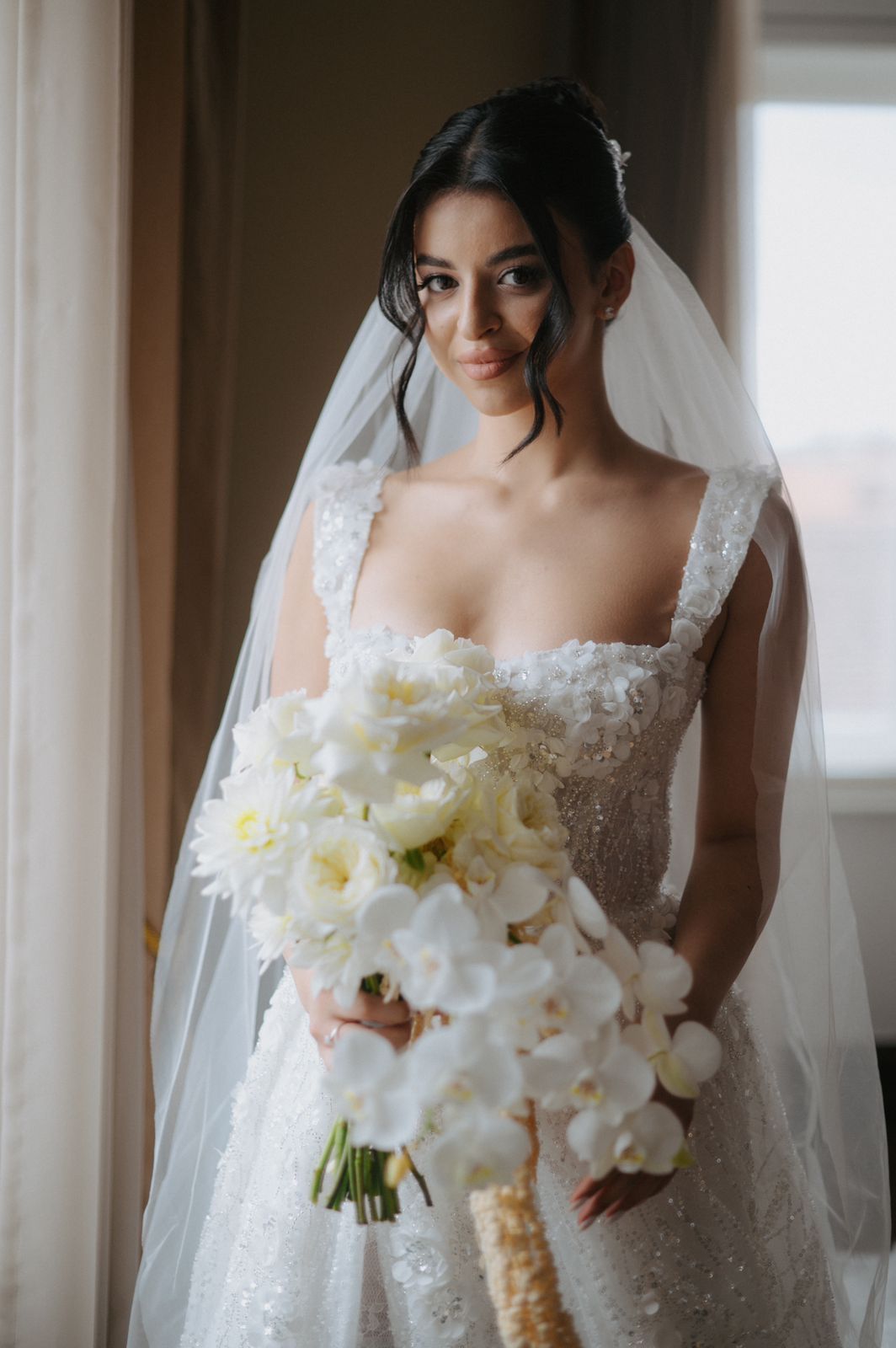bridal-bouquet-with-soft-romantic-flowers-for-elegant-budapest-wedding-white-and-blush-floral-arrangement.jpg