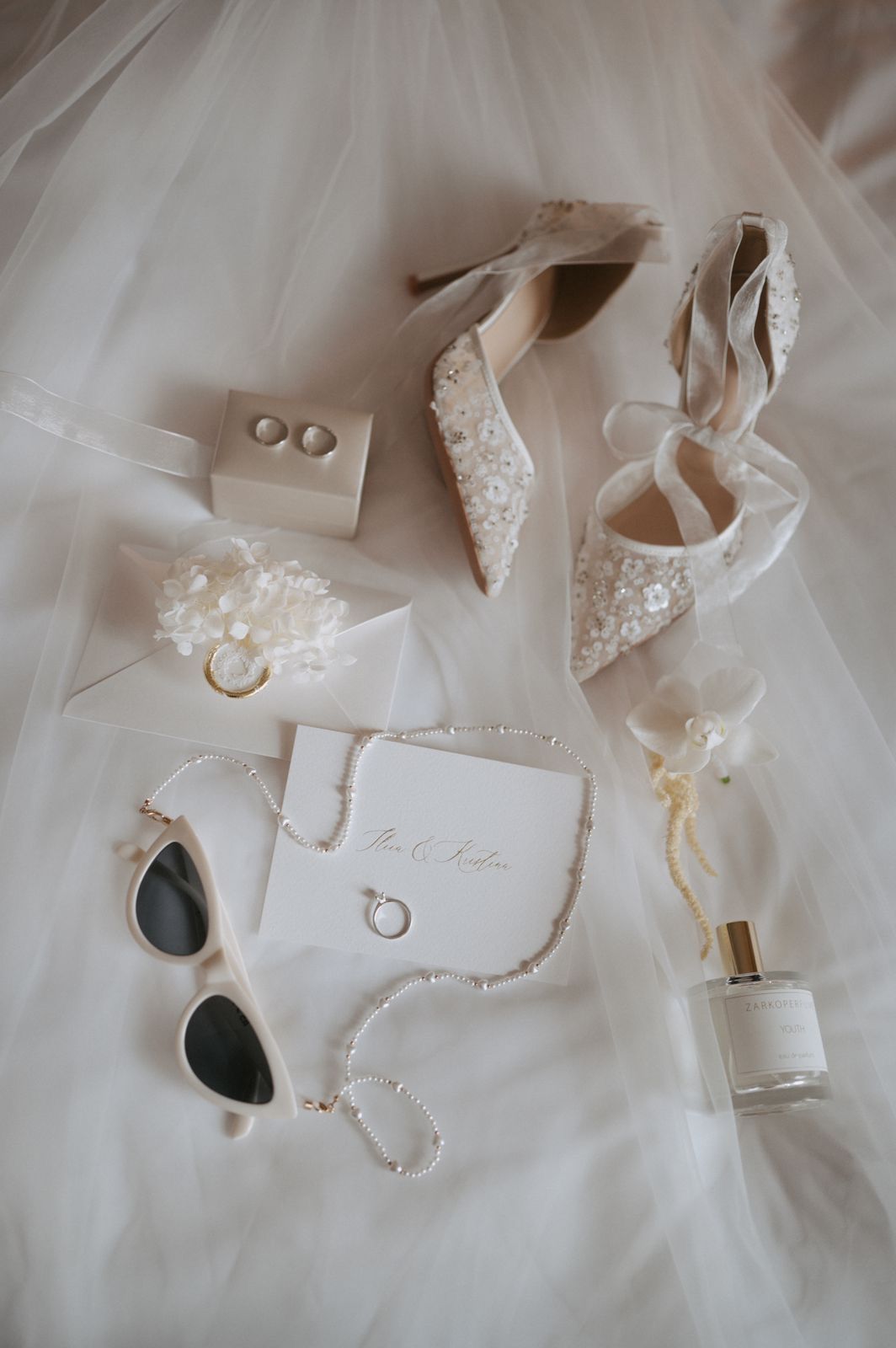 modern-wedding-decor-budapest-minimalist-tablescape-with-clean-lines-neutral-tones-and-contemporary-florals.jpg