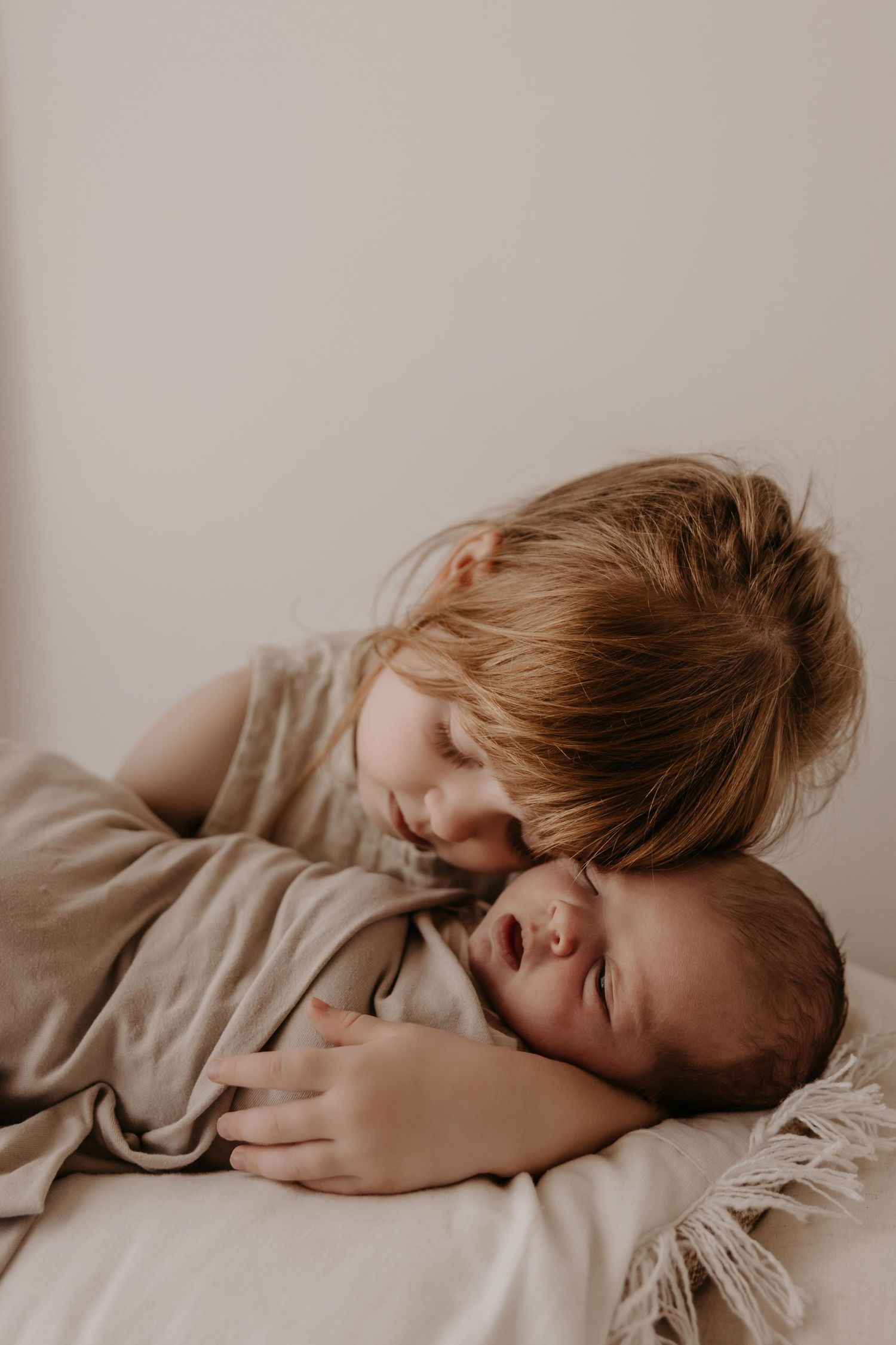 perth newborn photographer baby bump lifestyle photoshoot ellenbrook aveley crescent