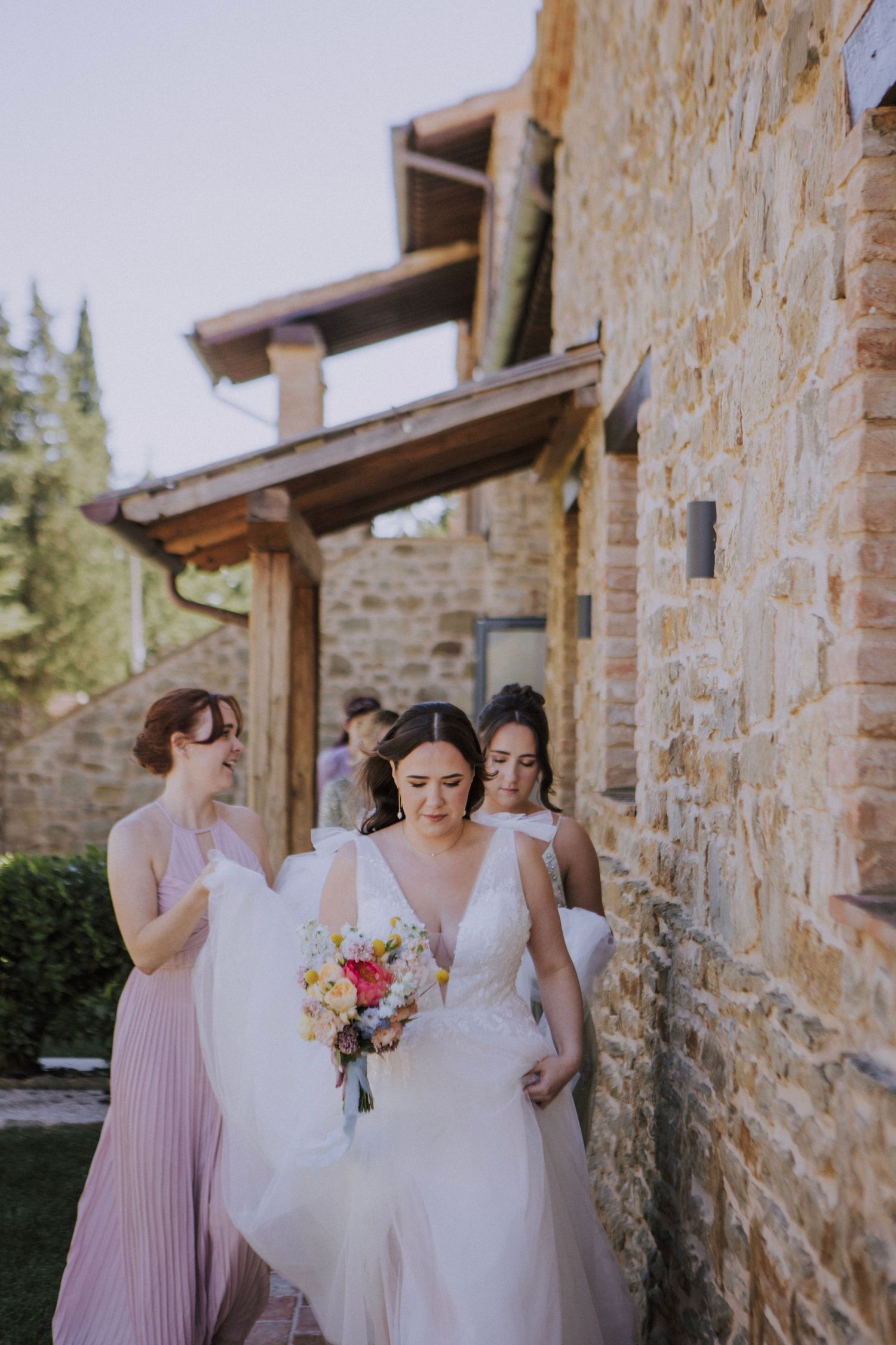 Bridesmaids holding the veil at Perugia Vecchia Relais photographed by Gianluca e Arianna Wedding Photographers in Umbria, Italy.