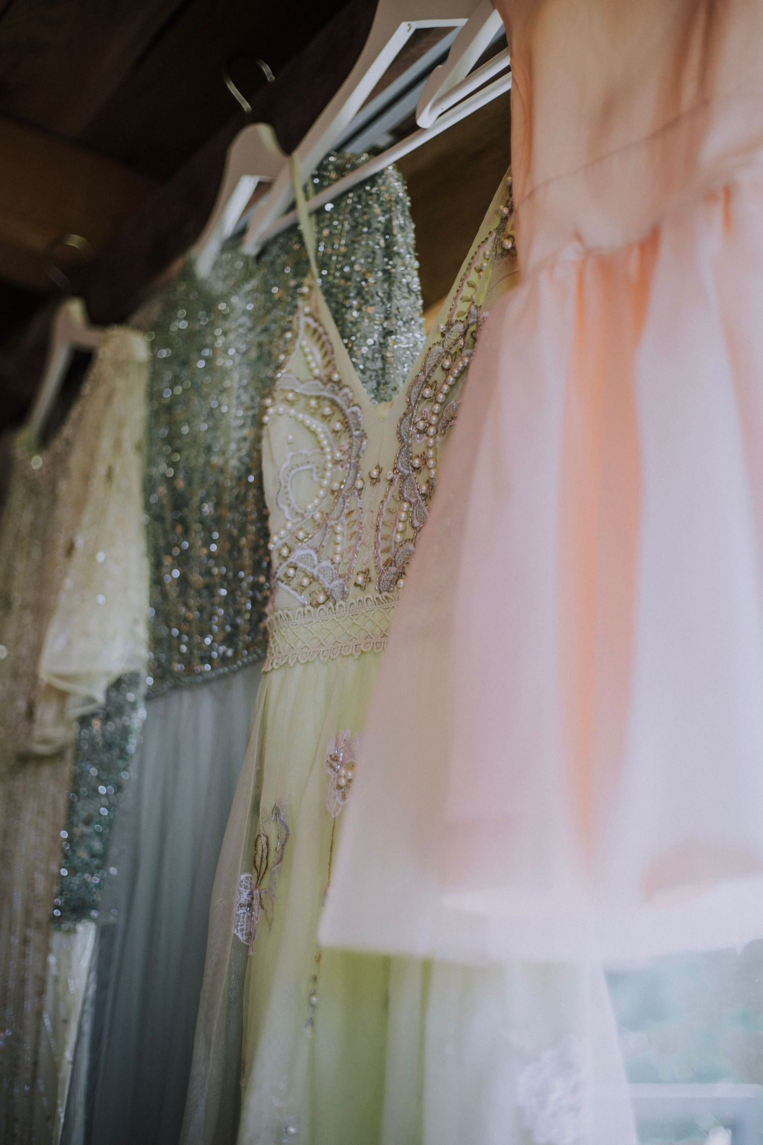 Bridesmaids' dresses photographed by Gianluca e Arianna Wedding Photographers in Umbria.