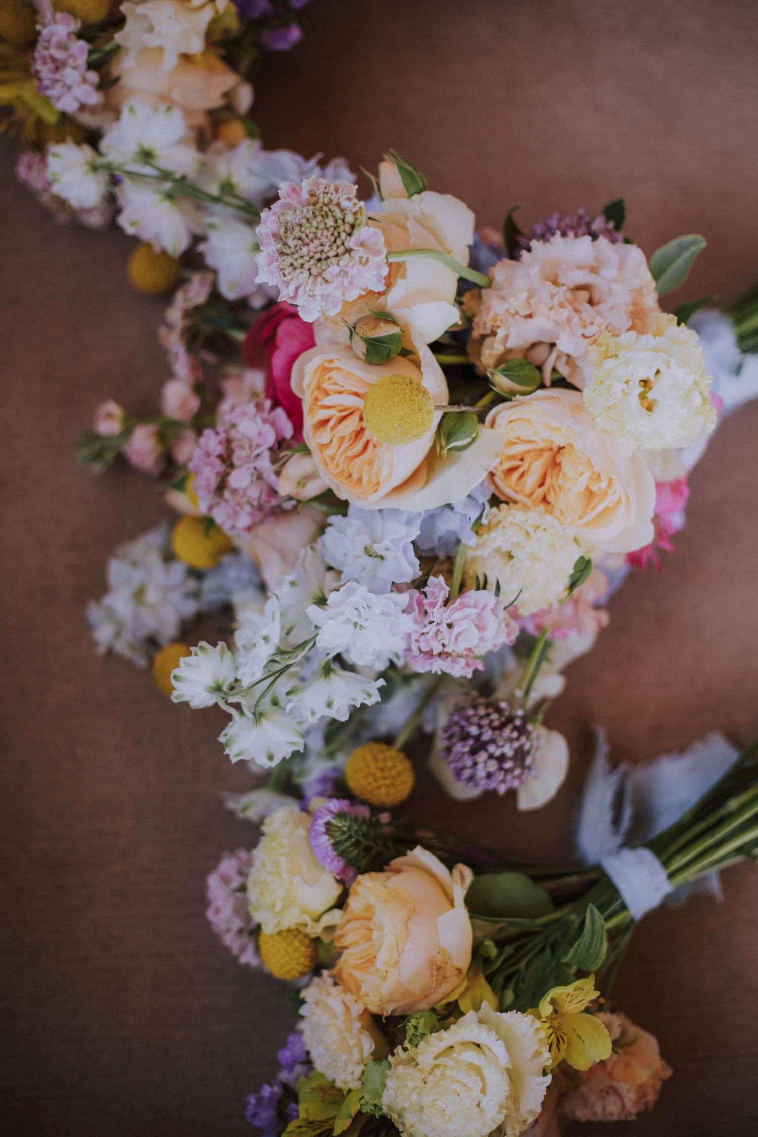 Flowers arrangement pictured by Gianluca e Arianna Wedding Photographers in Umbria.