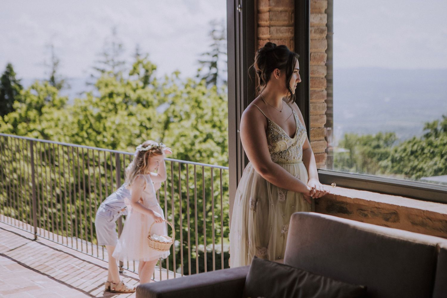 Bridesmaid waiting for the bride at Perugia Vecchia Relais pictured by Gianluca e Arianna Photographers in Umbria, Italy.