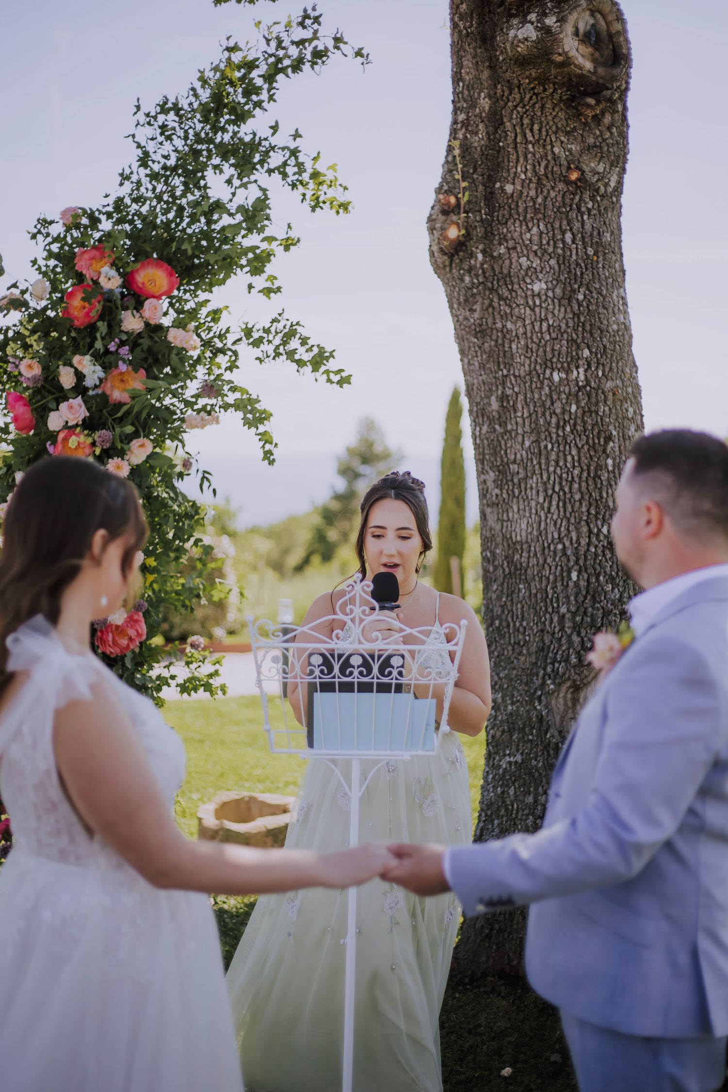 Bridesmaid speaking at Abbieann and Paul's wedding at Perugia Vecchia Relais photographed by Gianluca e Arianna Wedding Photographers.