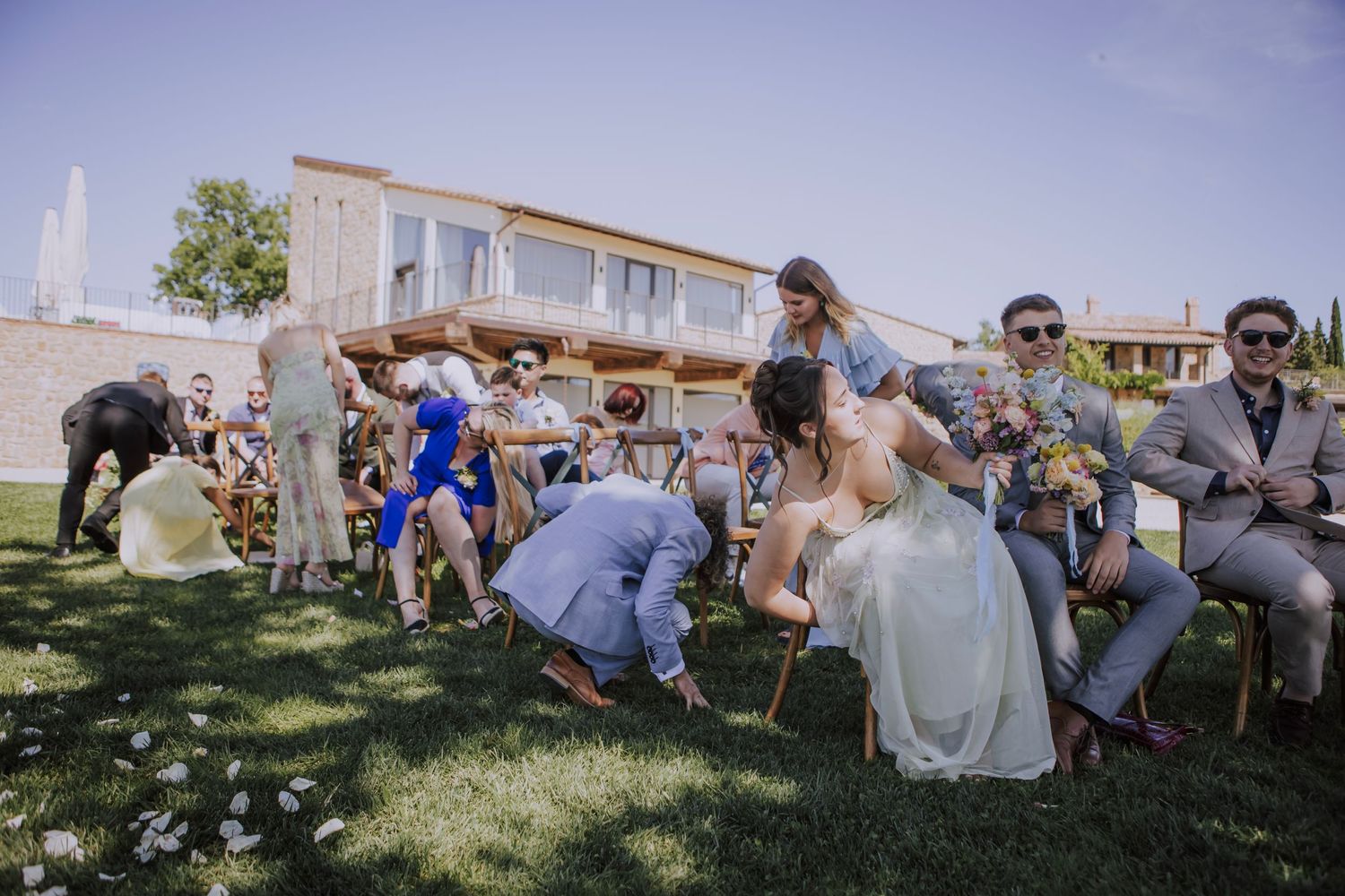 Guests during Abbieann e Paul wedding at the Perugia Vecchia Relais photographed by Gianluca e Arianna Photographers in Umbria.