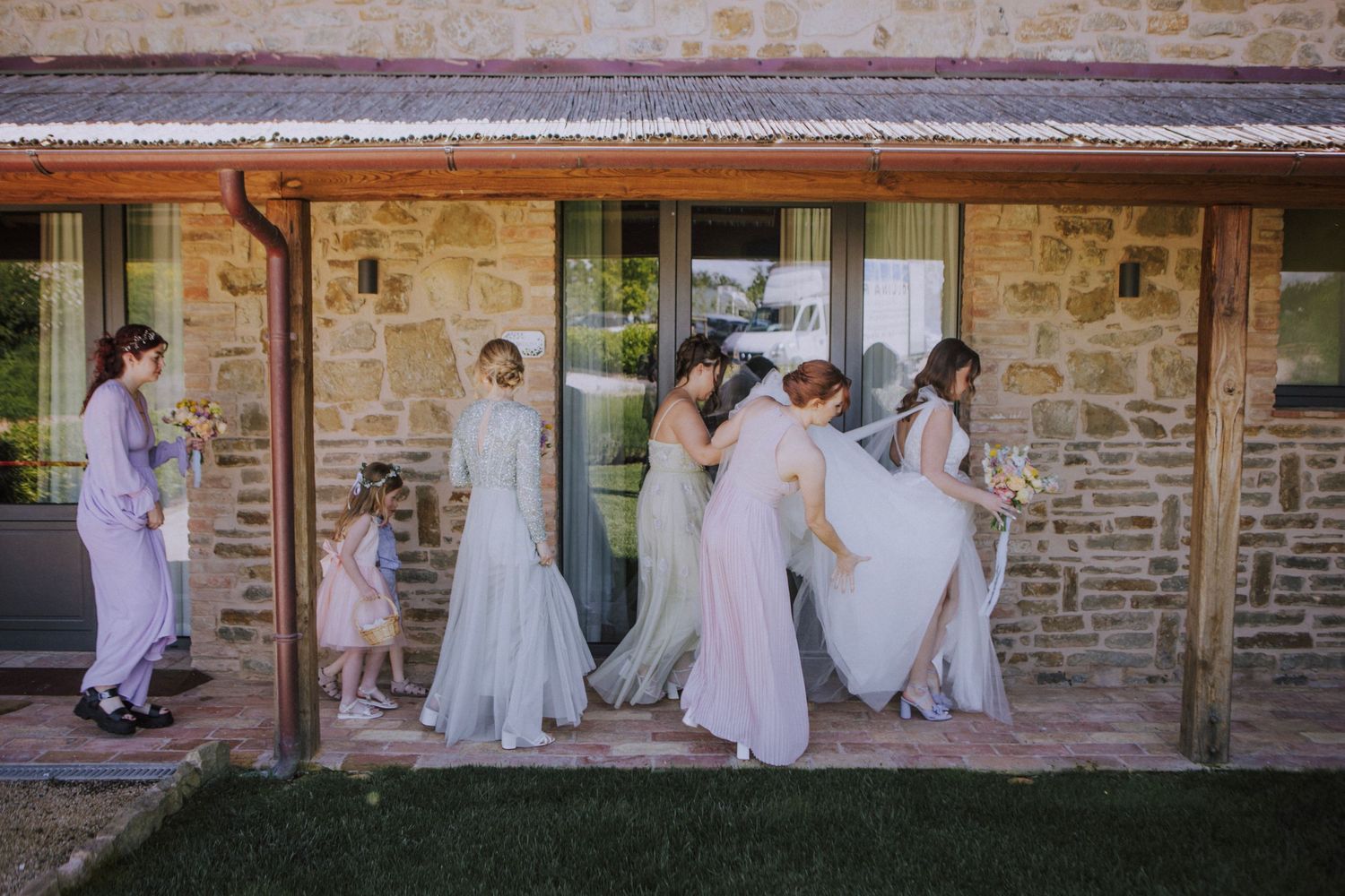Bride with her bridesmaids at Perugia Vecchia Relais photographed by Gianluca e Arianna Wedding Photographers in Umbria, Italy.