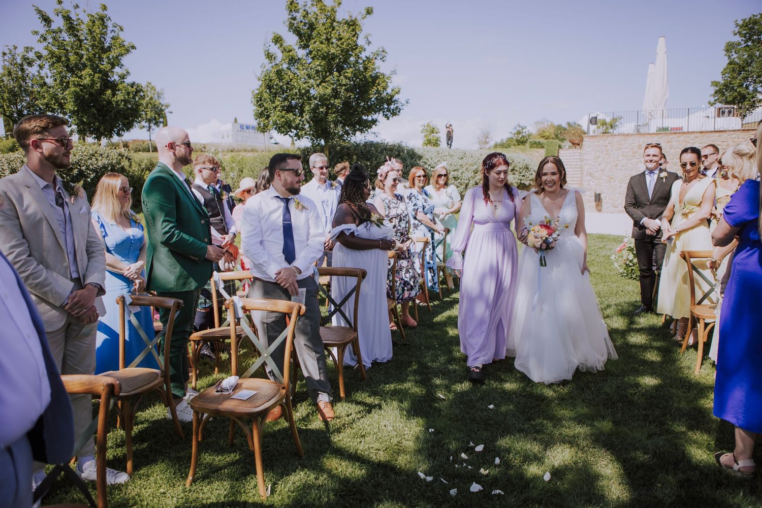 Abbieann and her sister at the wedding photographed by Gianluca e Arianna, Photographers in Umbria, Italy.