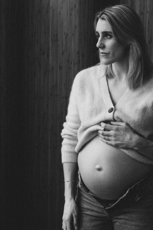 Portret vrouw, creatief portret. Zwangerschapsfotografie. Zwangerschap in Beeld. Newborn. Intiem. Boudoir fotografie. Kunst.