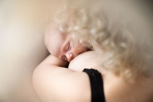 Portret vrouw. Branding fotografie. Zakelijke fotografie. Verloskundige zorg. Zwangerschap. Bevalling. Kraambed. Borstvoeding.
