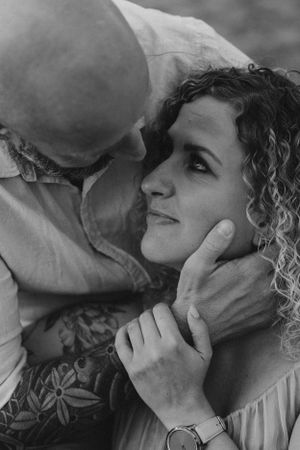 Portret vrouw, creatief portret. Koppelshoot. Loveshoot. Connectie. Liefde.
