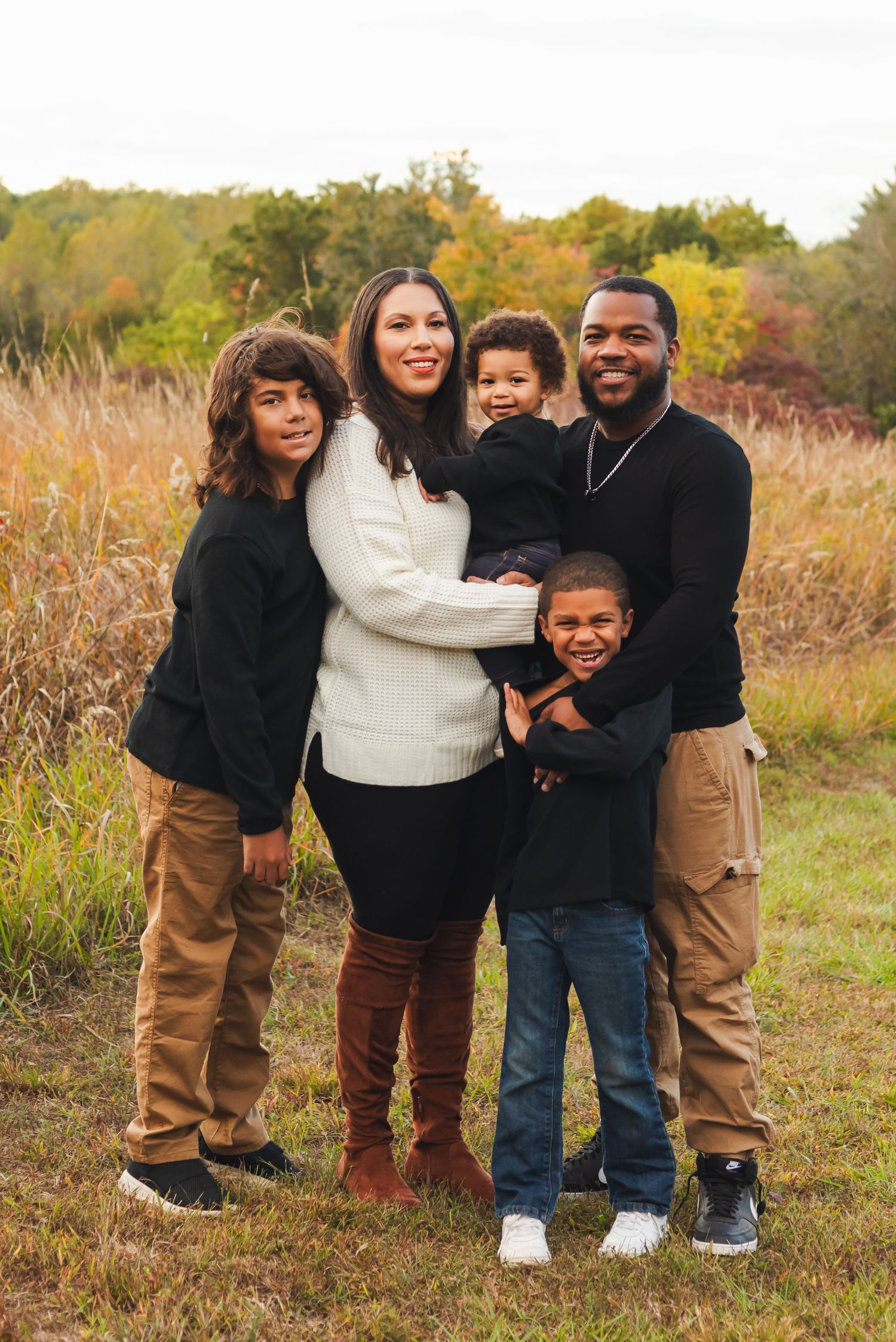 Charlottesville photographer, family, baby, newborn, maternity, family with mom and boys in fall session