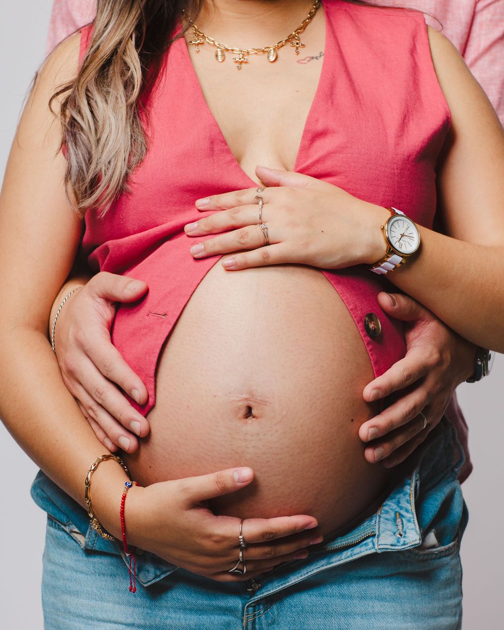 Sesión de fotos de maternidad y embarazo en estudio Portales Norte