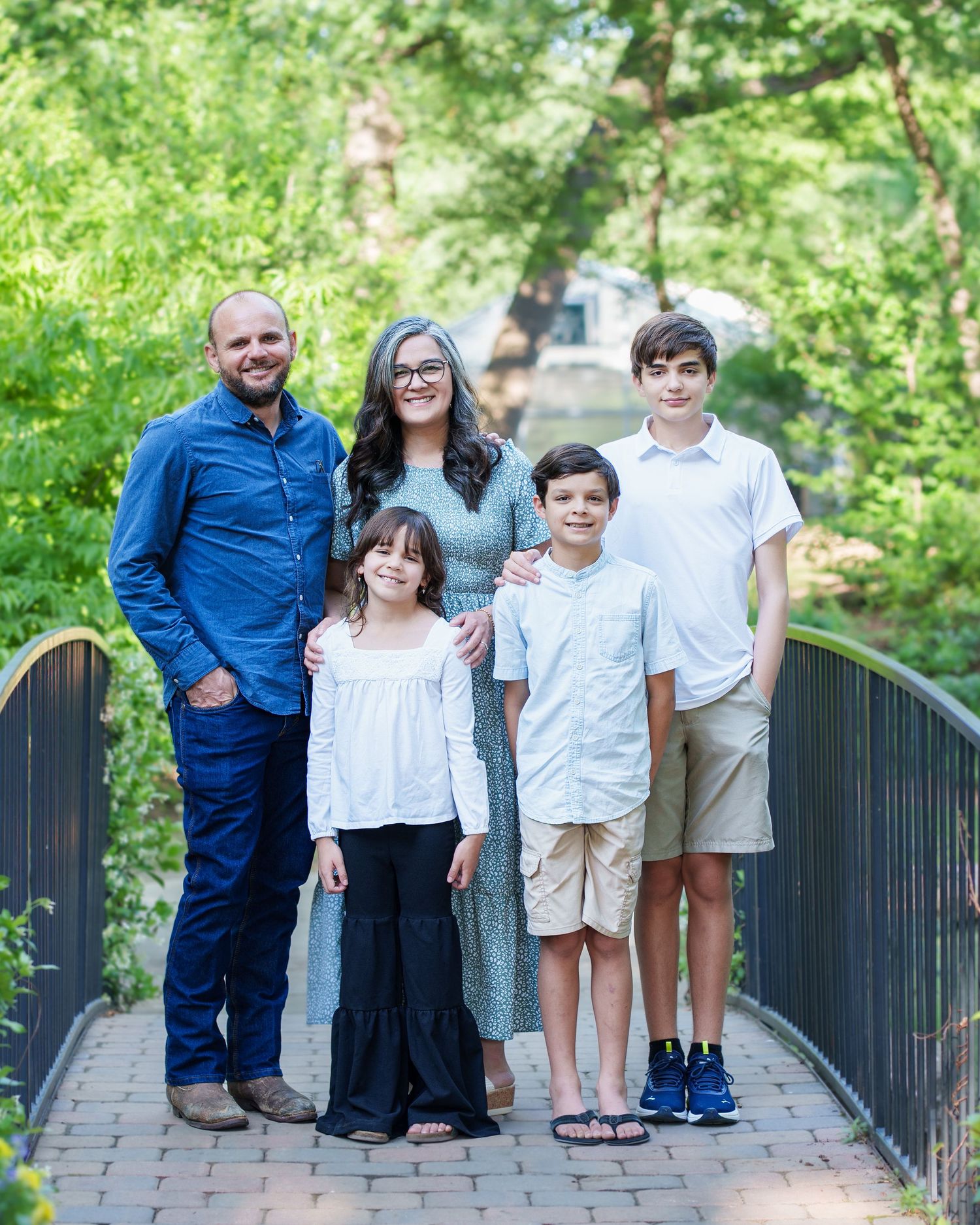 Spring family session Grapevine Botanical Garden Grapevine Tx Dad daughter sons poses sunset golden hour outdoors flowers bridge white