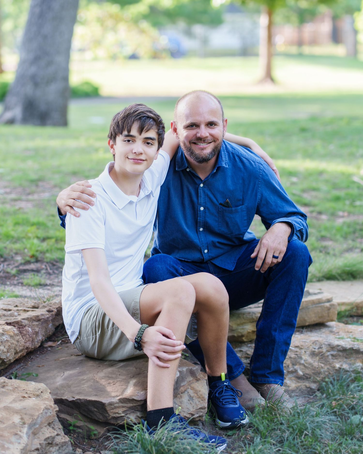 Spring family session Grapevine Botanical Garden Grapevine Tx Dad daughter sons poses sunset golden hour outdoors flowers bridge white