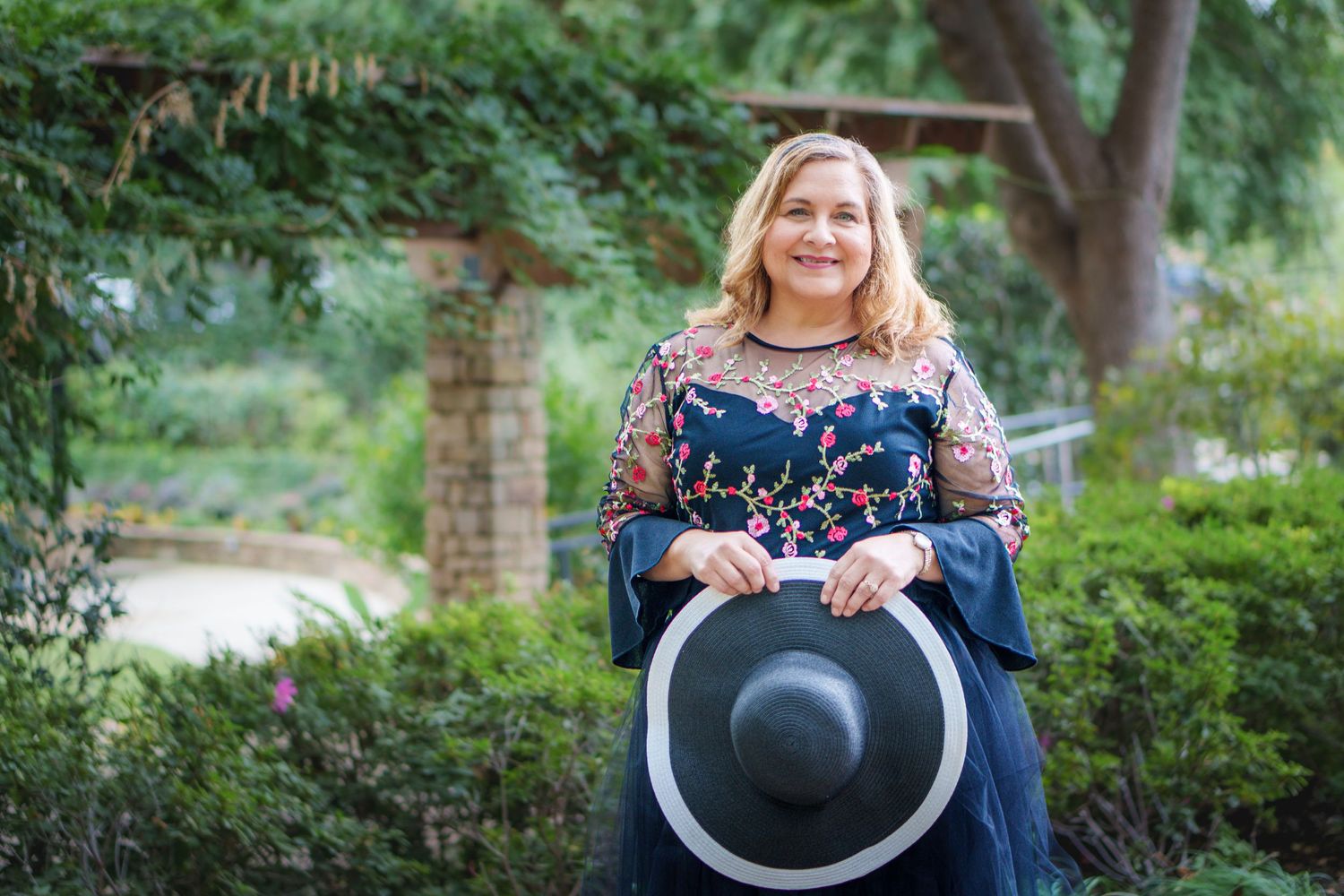 Headshot 60th birthday celebrate photo shoot Grapevine Botanical Garden outdoors hat outfit beautiful dress photos TX