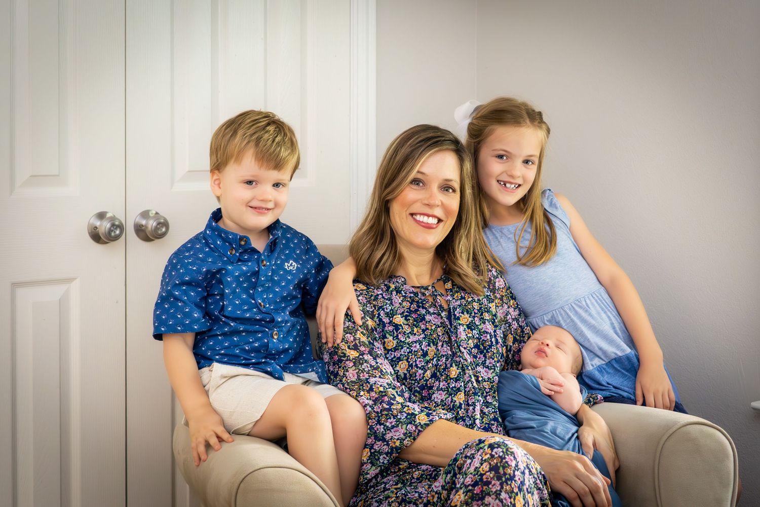 newborn family photo session Keller at home mom children love Jaklen Gerges photography natural light at home