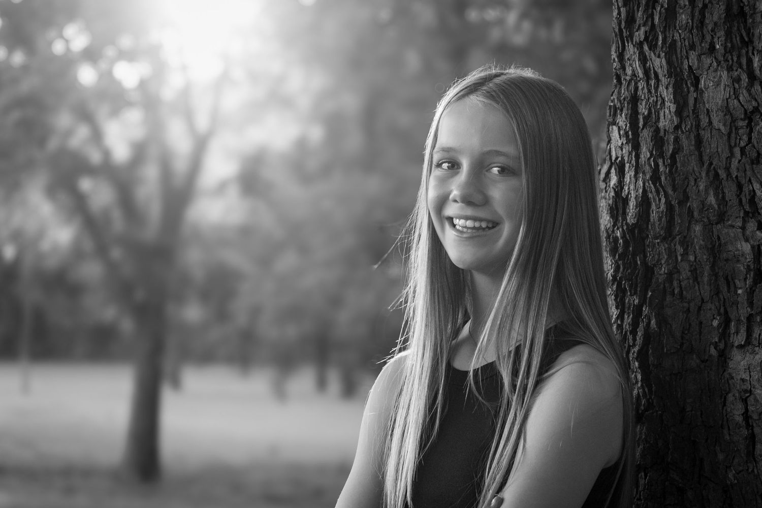Fall family mini session Keller Texas girl by tree pose black white fall warm color teenage kids  Christmas cards photos
