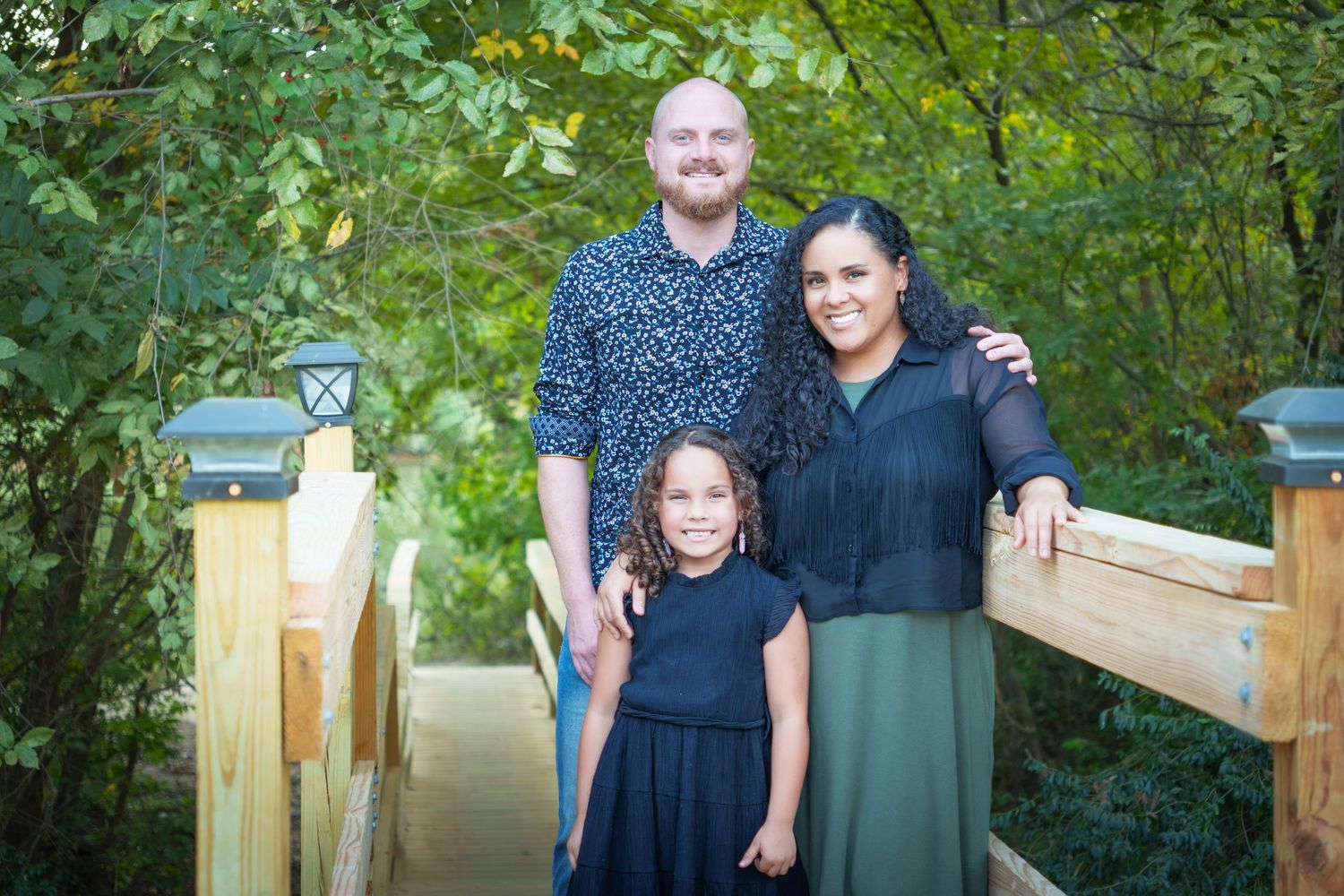 family family mini Colleyville nature Texas fall family fun outdoors golden hour pond fall colors bridge