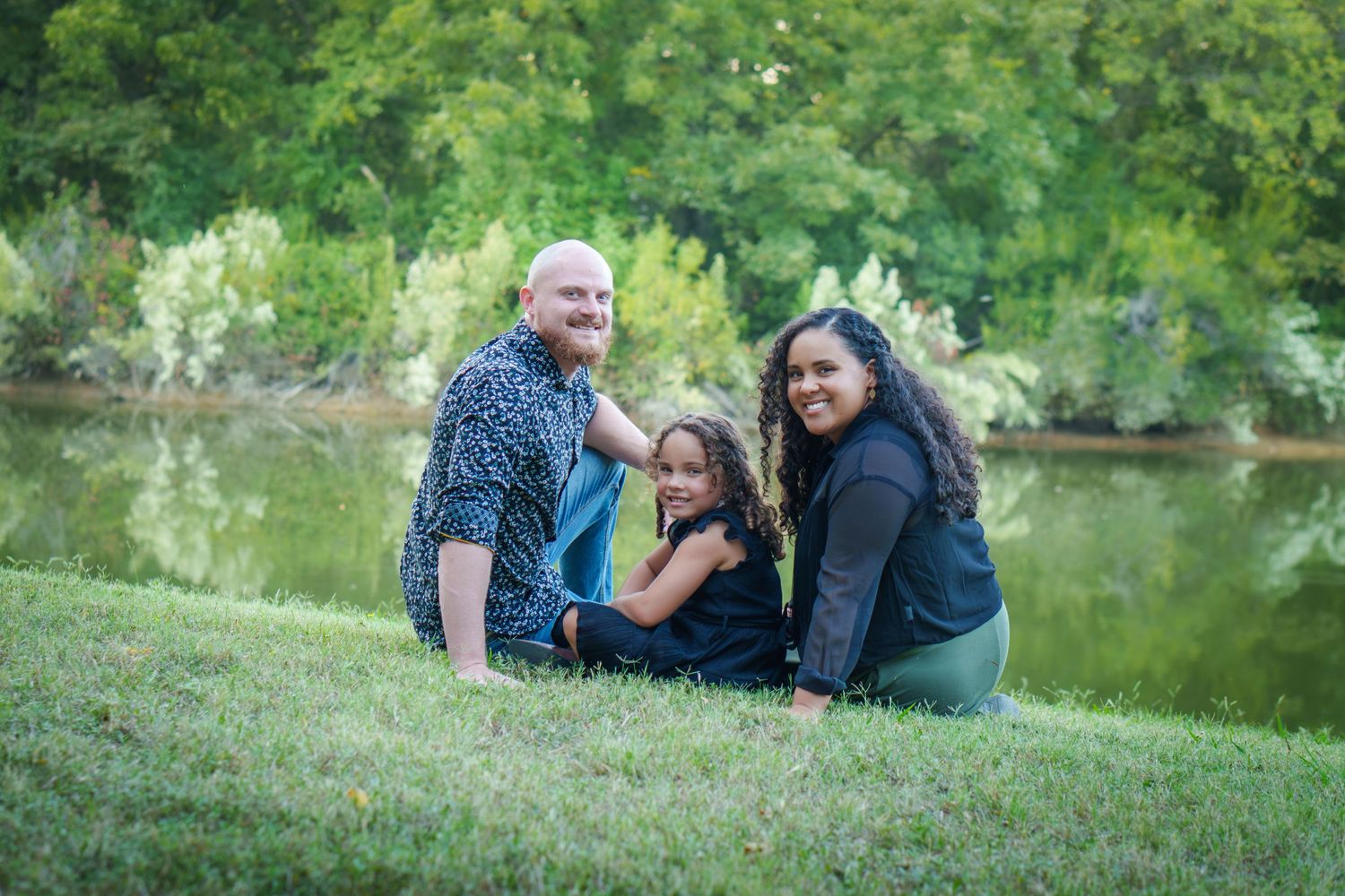 family family mini Colleyville nature Texas fall family fun outdoors golden hour sitting by the pond fall colors