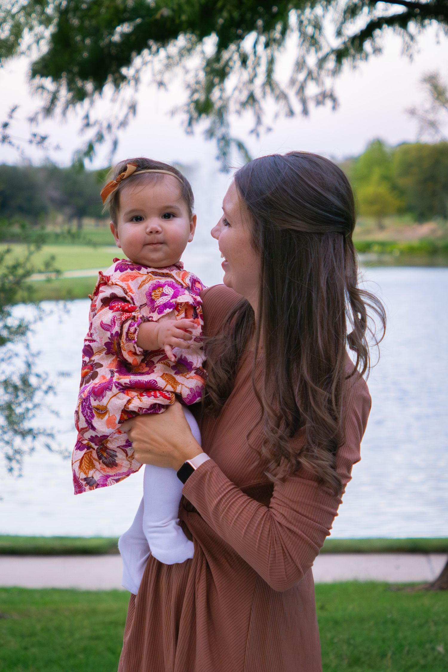 mom daughter baby fall smile orange family session mini- session Jaklen Gerges photography