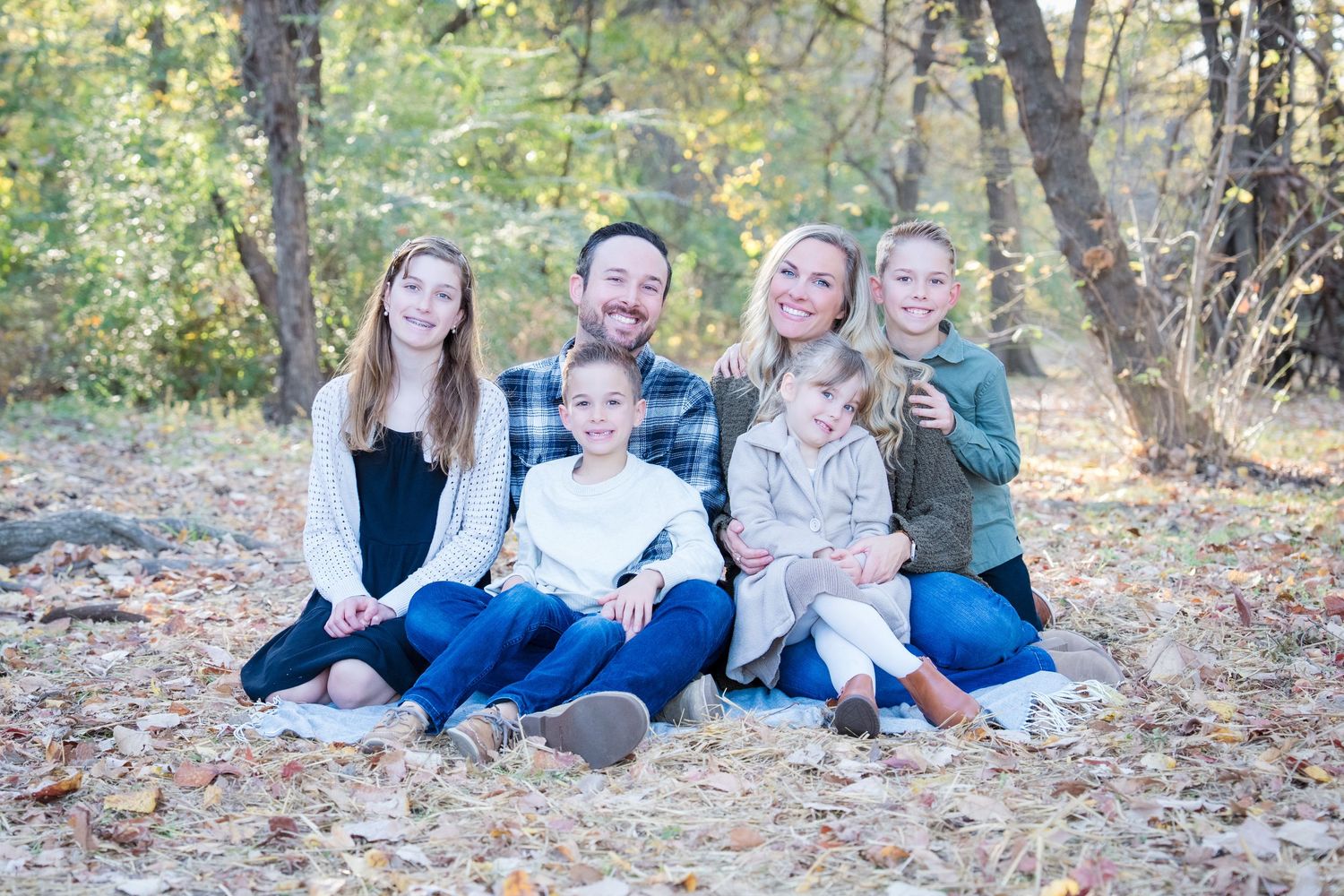 Fall family photos charismas cards family photographer light and airy natural light fall outfits DFW Southlake Colleyville TX fall colors