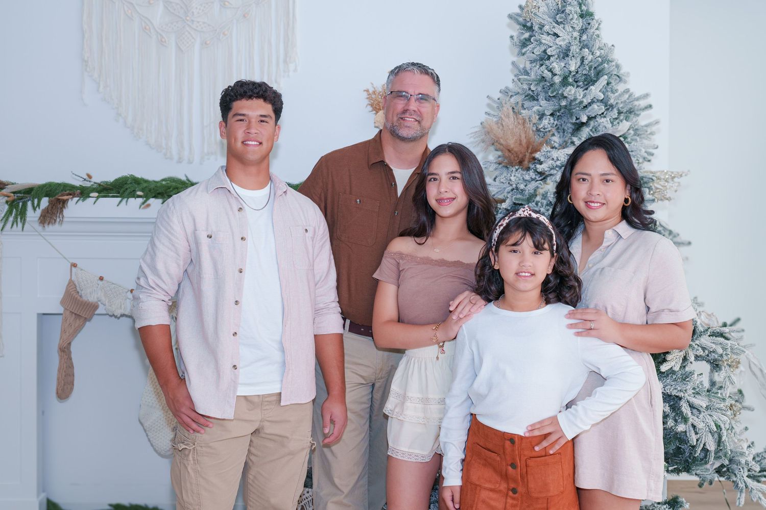 Fall family photos charismas cards family photographer light and airy natural light fall outfits DFW Southlake Colleyville TX fall colors