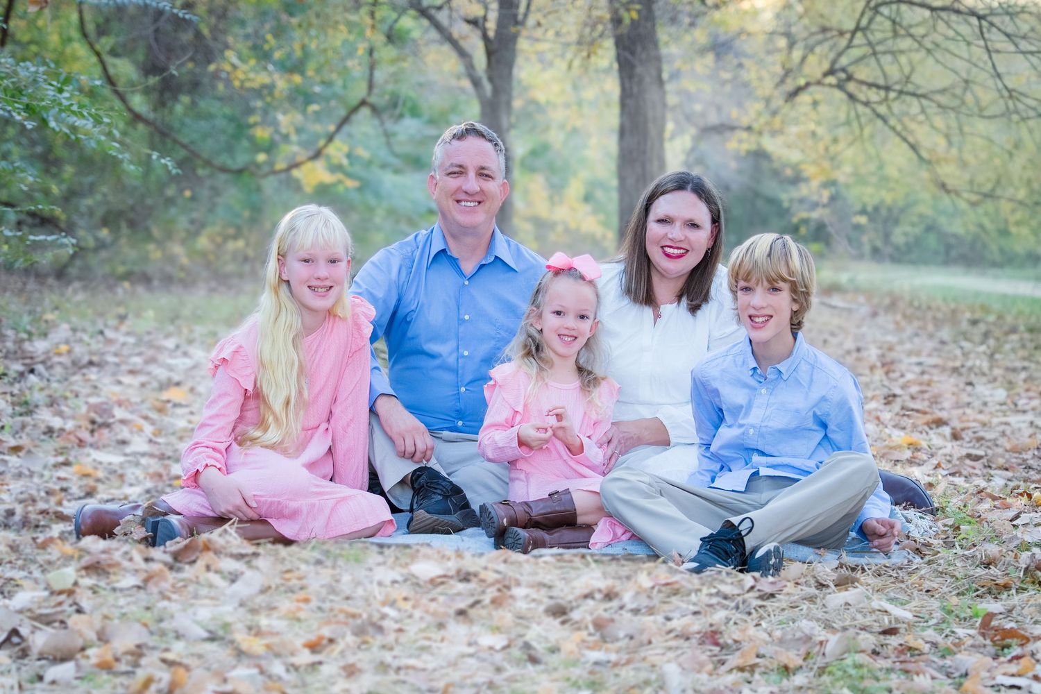 Fall family photos charismas cards family photographer light and airy natural light fall outfits DFW Southlake Colleyville TX fall colors