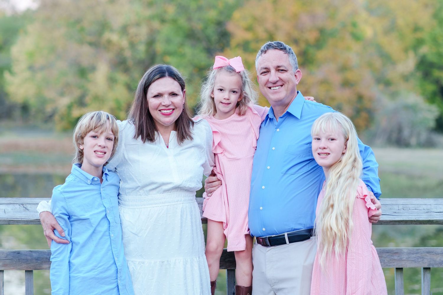 Fall family photos charismas cards family photographer light and airy natural light fall outfits DFW Southlake Colleyville TX fall colors