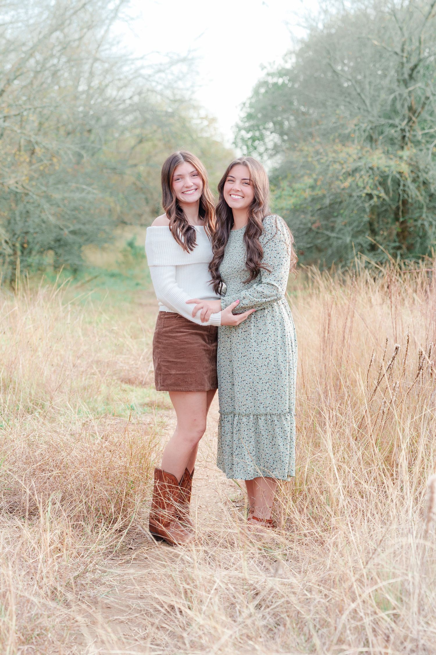 Fall family photos charismas cards family photographer light and airy natural light fall outfits DFW Southlake Colleyville Trophy Club TX
