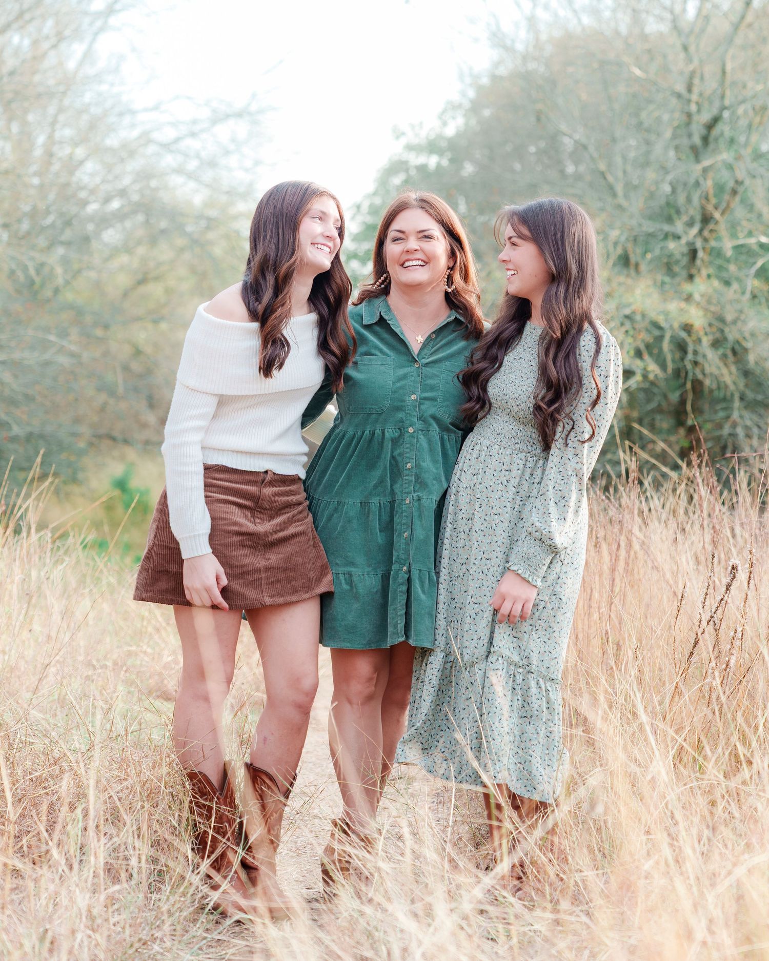 Fall family photos charismas cards family photographer light and airy natural light fall outfits DFW Southlake Colleyville Trophy Club TX