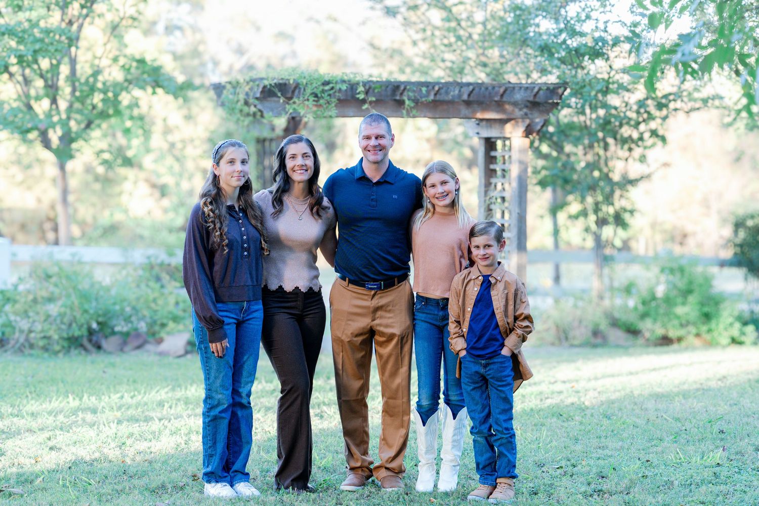 Fall family photos charismas cards family photographer light and airy natural light fall outfits DFW Southlake Colleyville TX fall colors