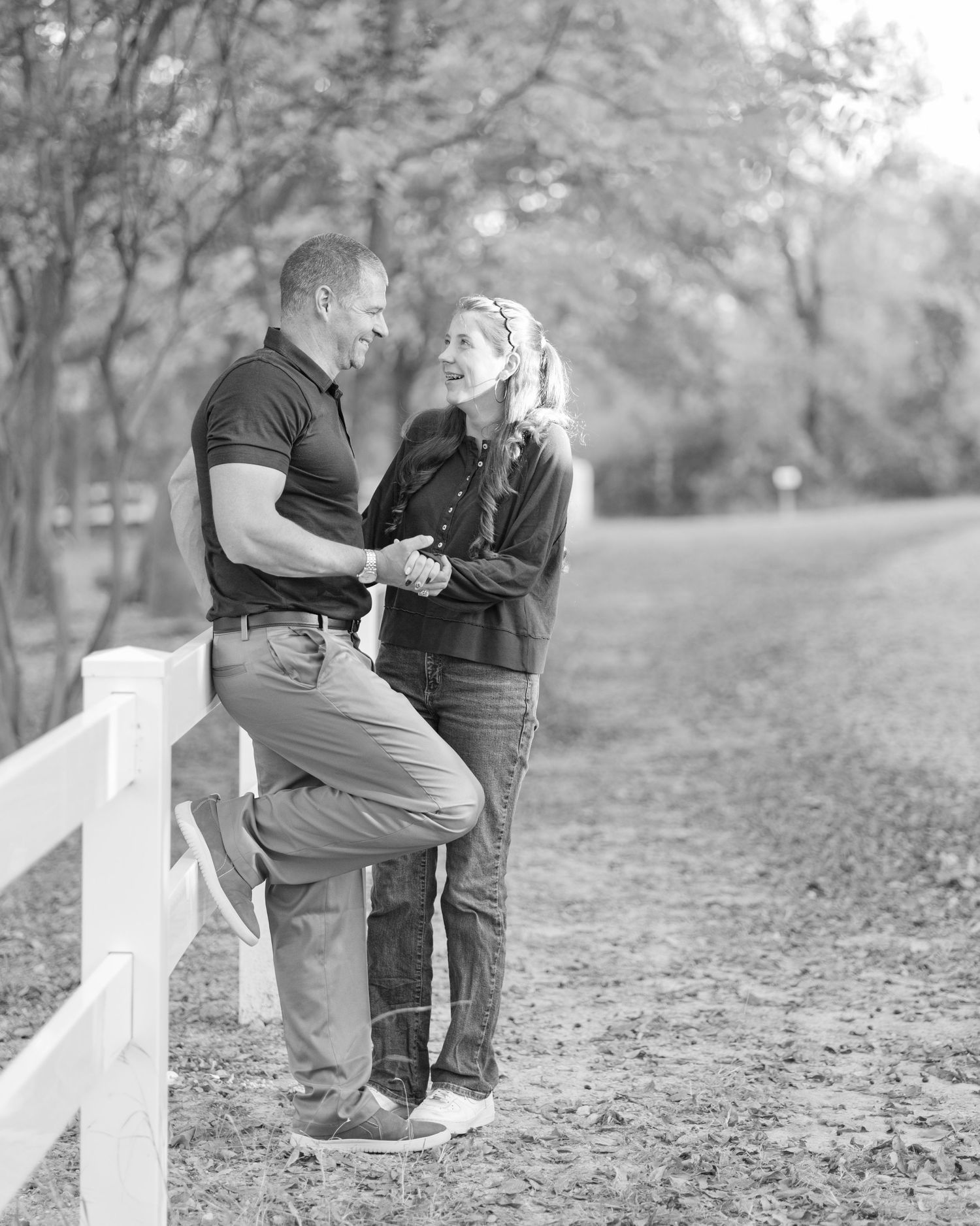 Fall family photos charismas cards family photographer light and airy natural light fall outfits DFW Southlake Colleyville TX fall colors