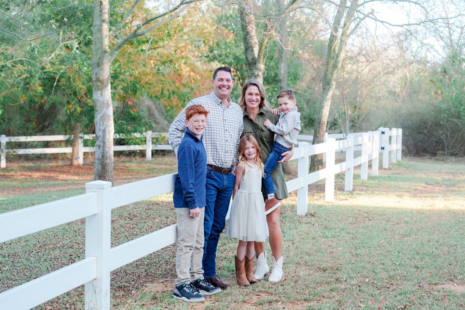 Fall family photos charismas cards family photographer light and airy natural light fall outfits DFW Southlake Colleyville Trophy Club TX