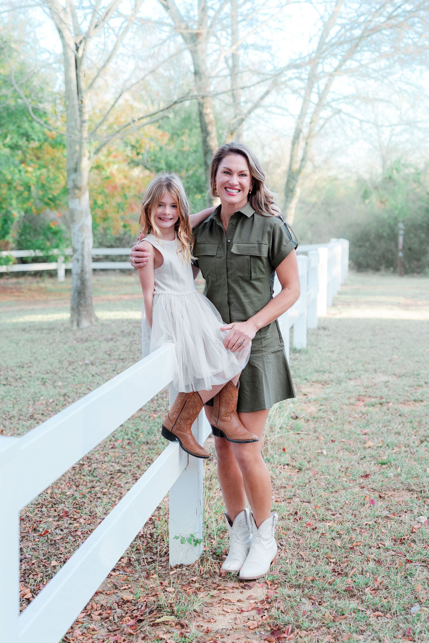 Fall family photos charismas cards family photographer light and airy natural light fall outfits DFW Southlake Colleyville Trophy Club TX
