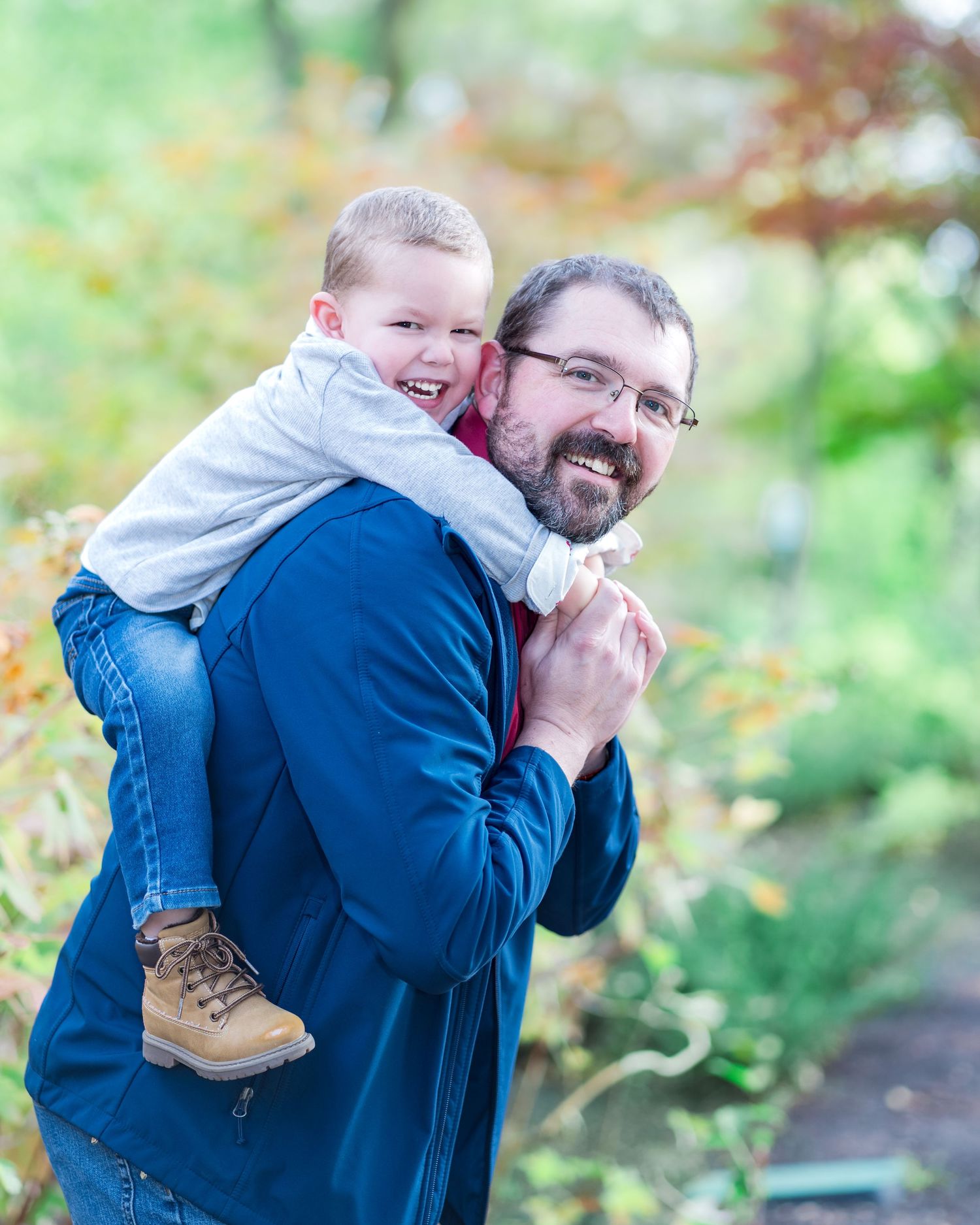 Fall family photos charismas cards family photographer light and airy natural light fall outfits DFW Southlake Colleyville TX fall colors