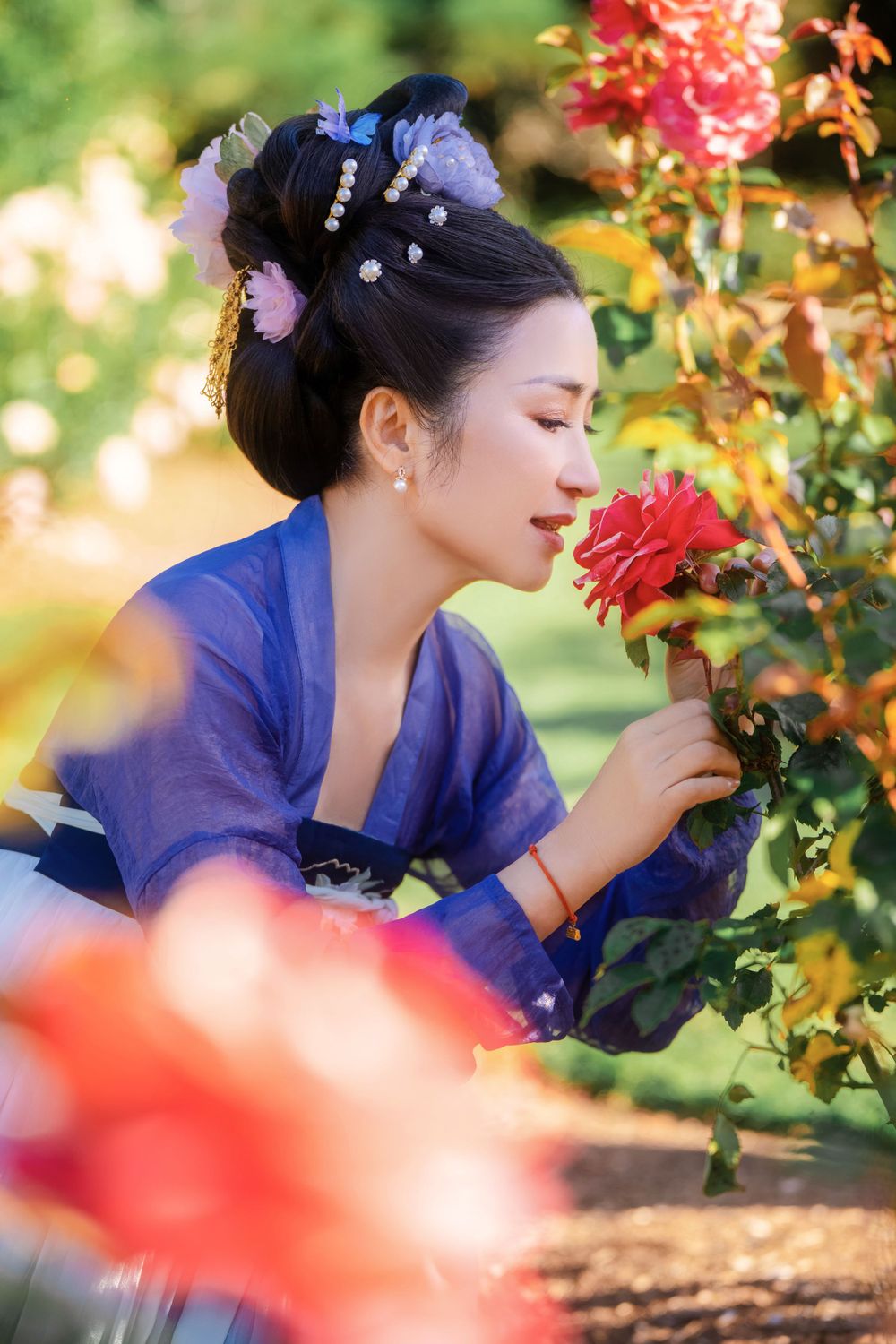 Dynamic natural sunlight portrait of a couple hugging and dancing in Tang Dynasty Hanfu among blooming roses, by Imagine Image Studio.