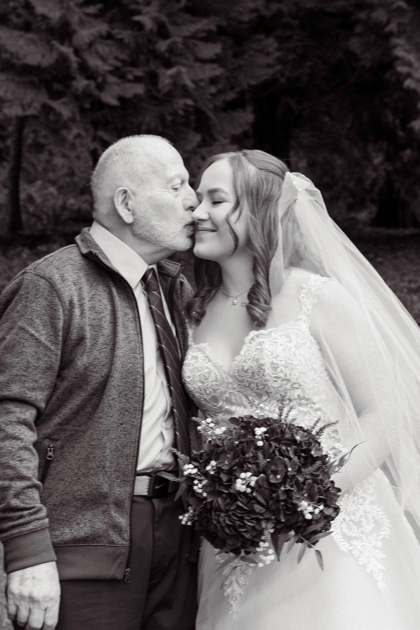 Kitsap Wedding Photographer, Poulsbo wedding photographer. Wedding Day photography in Kitsap county