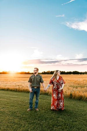 A couple poses for their maternity photo session at Bakers Acres Family Farm in Wagoner, Oklahoma.