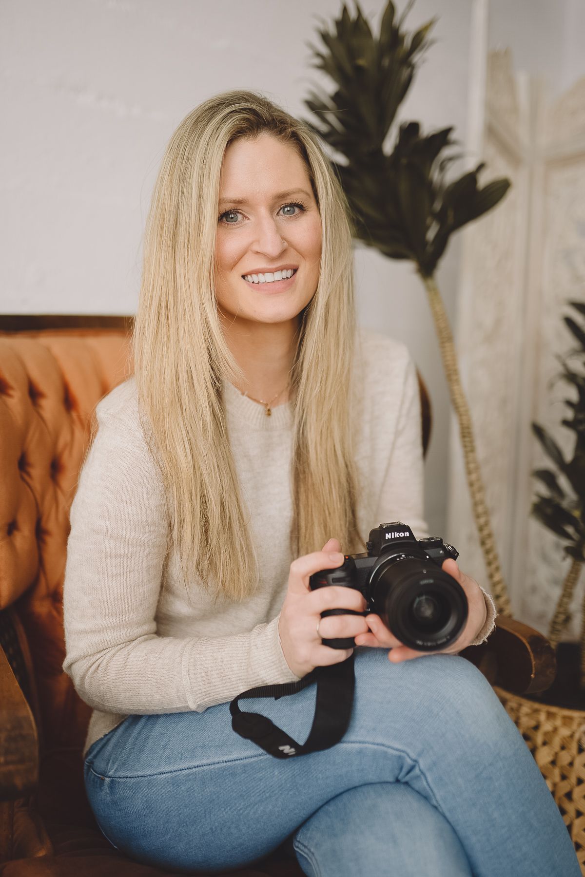 Headshot of Tiffany Kelterer, Photographer in Ventura County & Santa Barbara. Tiffany does maternity, family & portrait photography