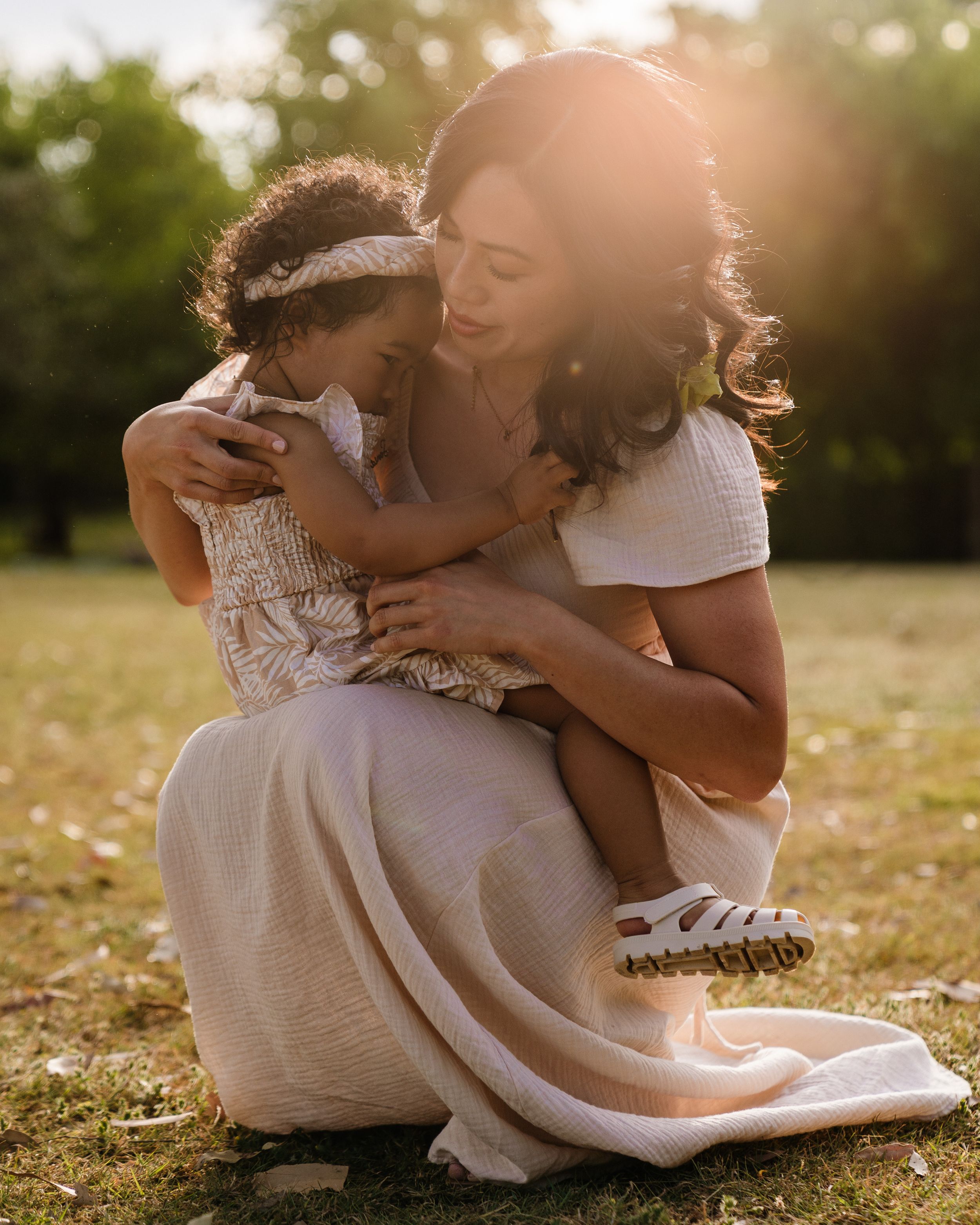 Candid mother and toddler photoshoot captured in Emu Plains, Sydney. Emotive and story-telling portraits by Eda Oz Photography