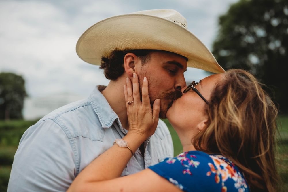 couple photo, engagement photo, flower field