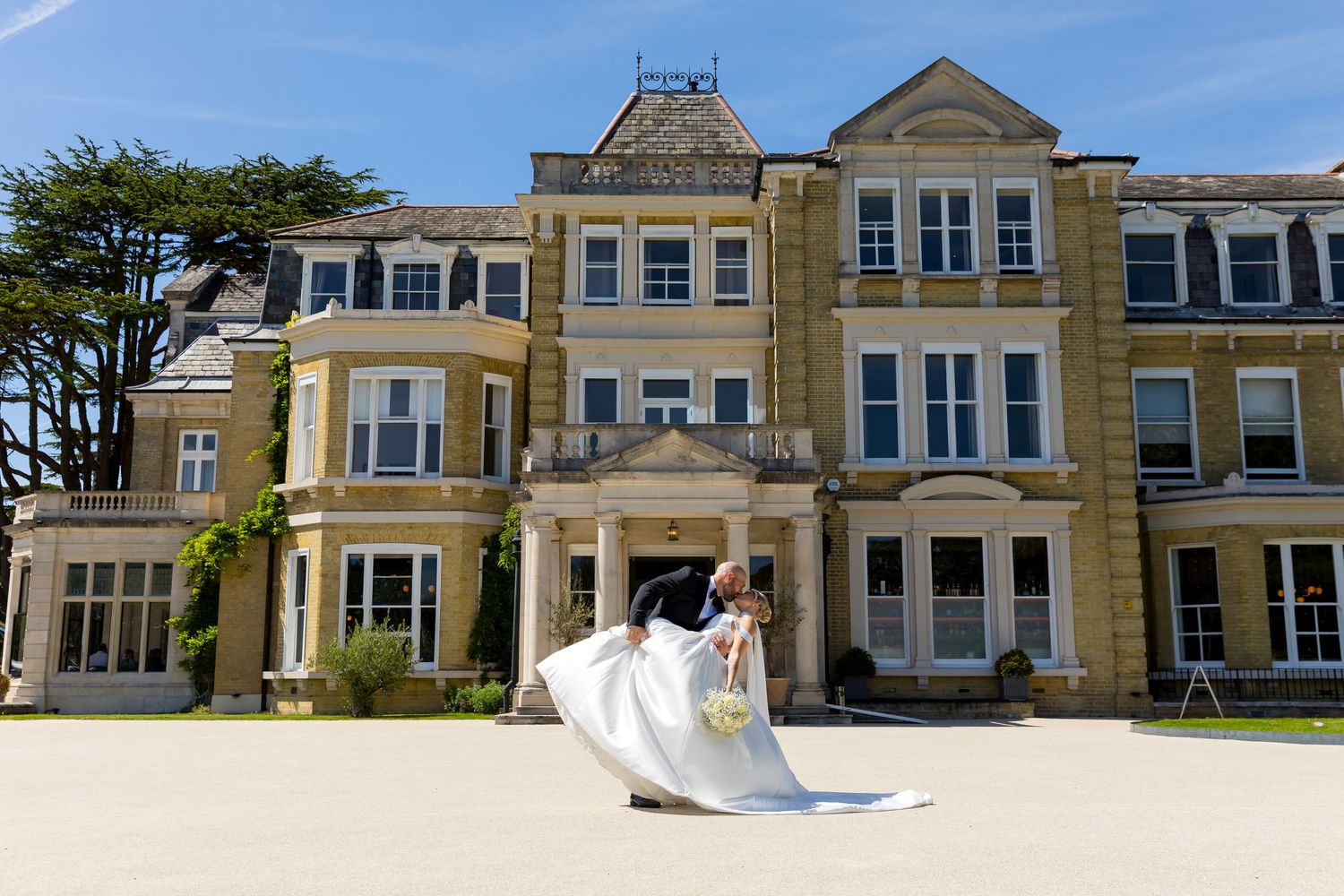 wide angle dipkiss at Orange Grove Hotel, Coldeast
