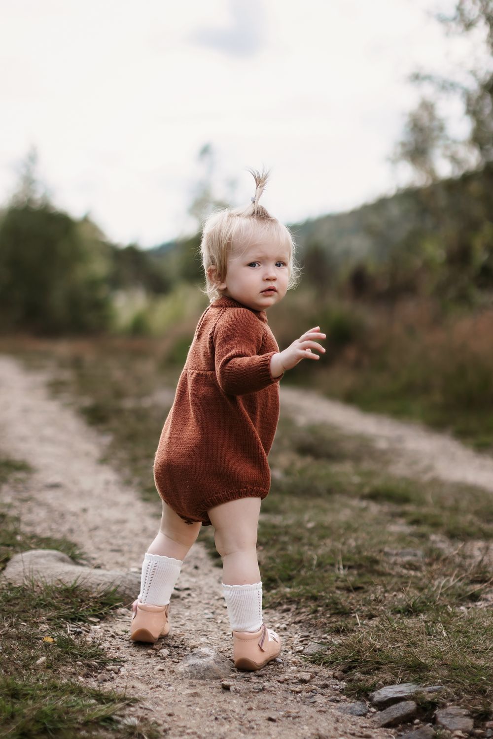 Naturlig barnefotografering på sørlandet 1 års foto