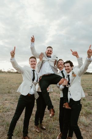groomsman photos