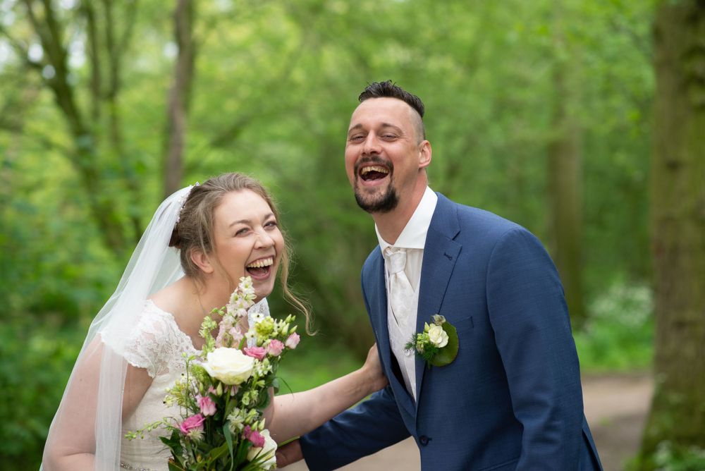 Fotoshoot Hengelo, trouwfotografie Enschede, gezinsfotograaf Almelo, zwarte achtergrond fotografie Twente