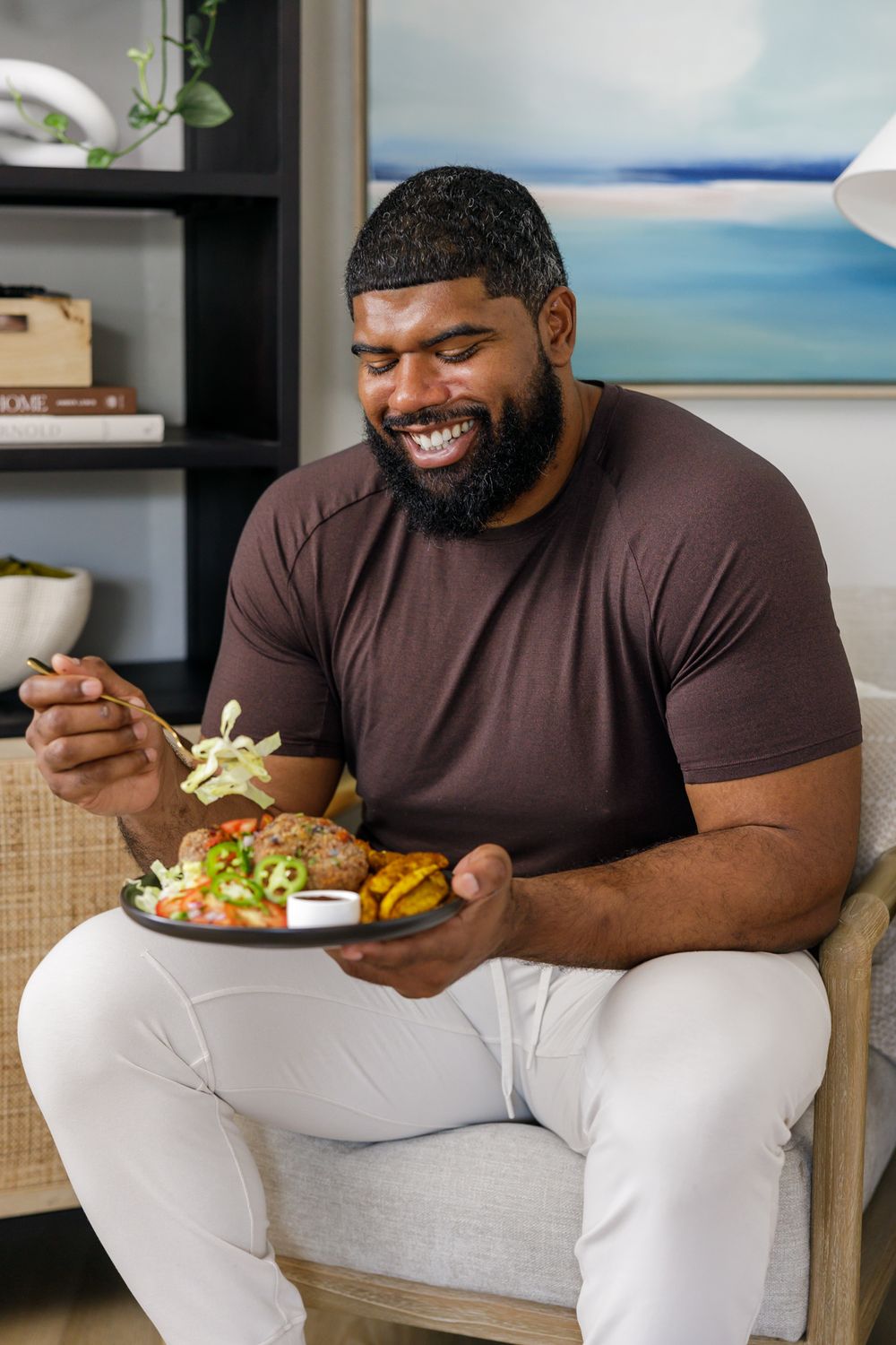 Fuller Nutri Fuel Seattle, WA Meal Prep delivery service for the busy professional product man of color professional athlete eating meal