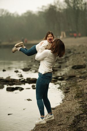 Lifestyle children’s portrait in natural light