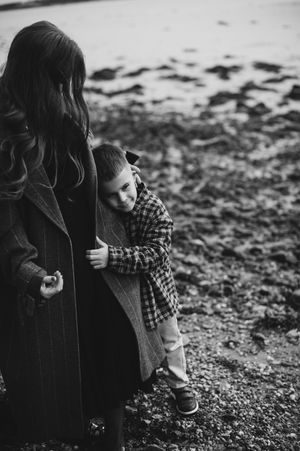 Natural and heartfelt children’s photography in a family setting
