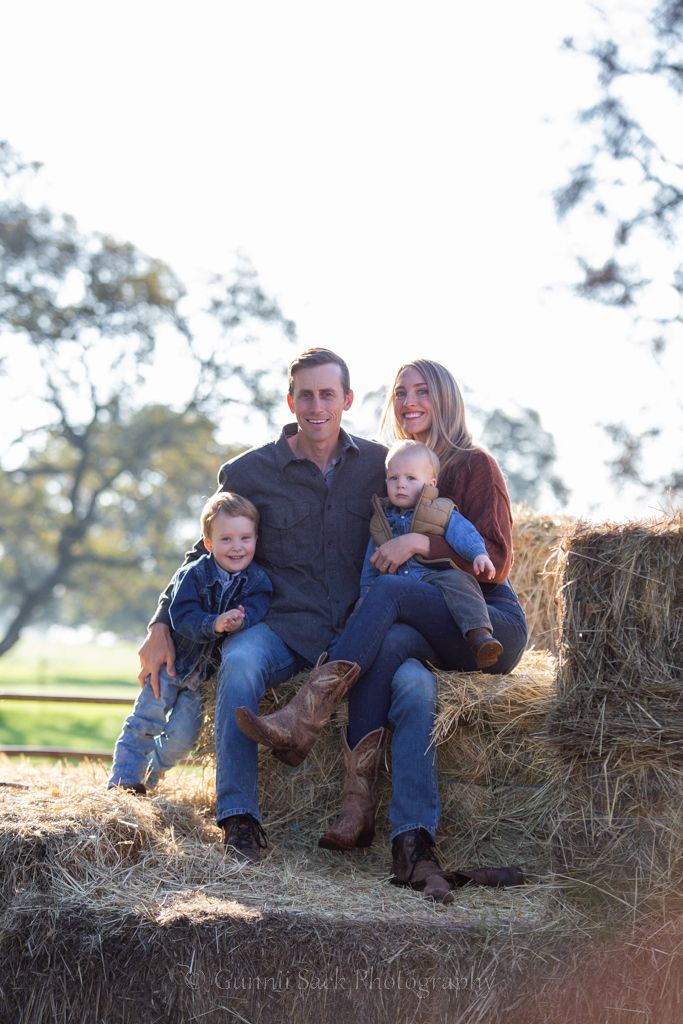gunnii sack photography, family photos, mom of boys, county photos, paloma ca, calaveras county, oak trees, family ranch
