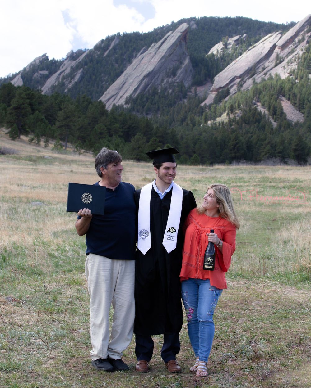 Grad sessions CU Boulder Boulder CO photographer Family photo sessions Chautauqua Park